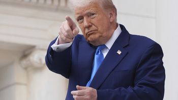 A dedo: Donald Trump firmó indultos a condenados por delitos de cuello blanco, incluyendo donantes de campaña