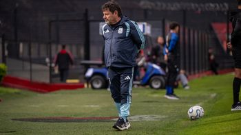 Adrián Gallará, entrenador de la Selección Argentina Sub-15, convocó a un juvenil de Estudiantes para el Mundial Adrián Gallará, entrenador de la Selección Argentina Sub-15, convocó a un juvenil de Estudiantes para el Mundial