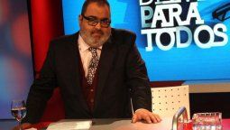 altText(Lanata se coló en el podio detrás de Scioli (y afuera a Cristina))}