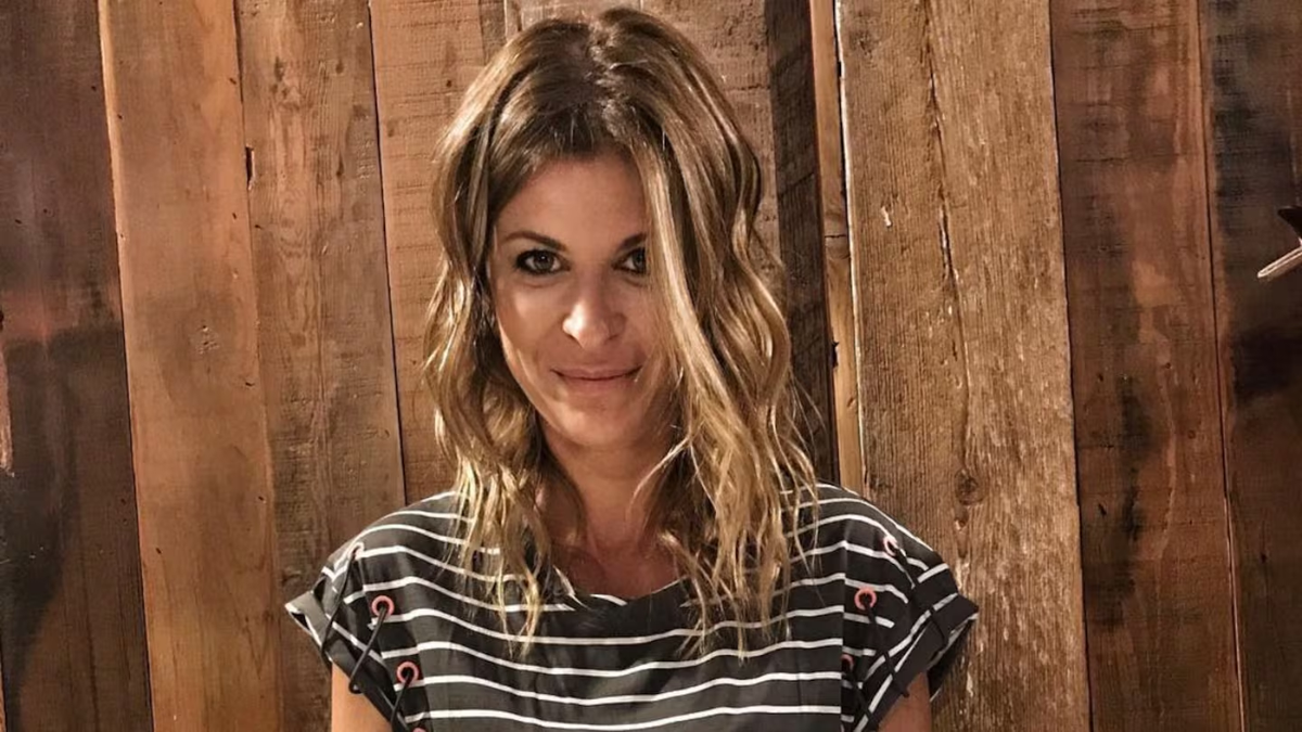 Eugenia Tobal se cortó un dedo practicando en su casa y fue a la guardia, sin consecuencias graves. Su entrega refleja la intensidad y la presión que exige MasterChef Celebrity. Eugenia Tobal se cortó un dedo practicando en su casa y fue a la guardia, sin consecuencias graves. Su entrega refleja la intensidad y la presión que exige MasterChef Celebrity.