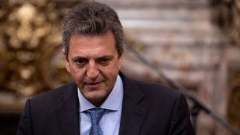 Sergio Massa, ministro de economía. Sergio Massa, ministro de economía.
