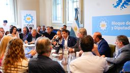 Tras los anuncios de Milei, se reunieron legisladores y gobernadores del PJ.