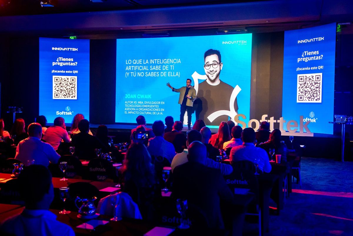 “El algoritmo ya no es código, es un guionista invisible de la realidad”, planteó Joan Cwaik, especialista en tecnologías emergentes. “El algoritmo ya no es código, es un guionista invisible de la realidad”, planteó Joan Cwaik, especialista en tecnologías emergentes.