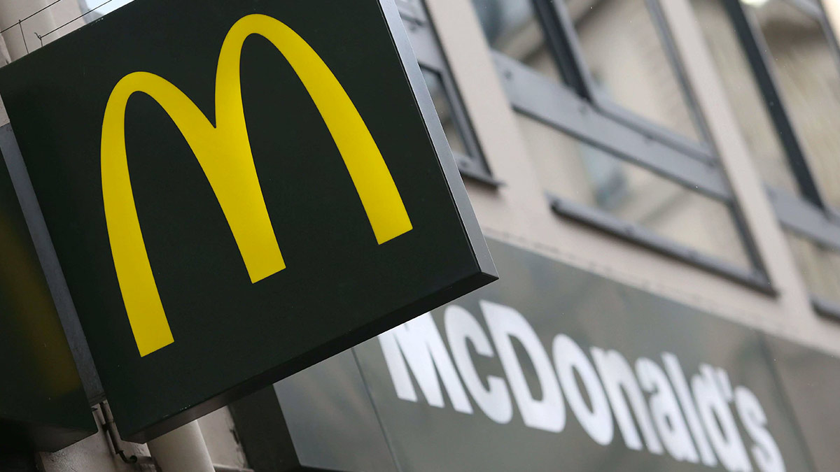 El modelo de negocio y el sistema de servicio rápido le permite ganar millones de dólares al año y tener presencia en más de 100 países. El modelo de negocio y el sistema de servicio rápido le permite ganar millones de dólares al año y tener presencia en más de 100 países.