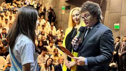 Javier Milei en su visita al colegio Cardenal Copello, donde estudió de joven.