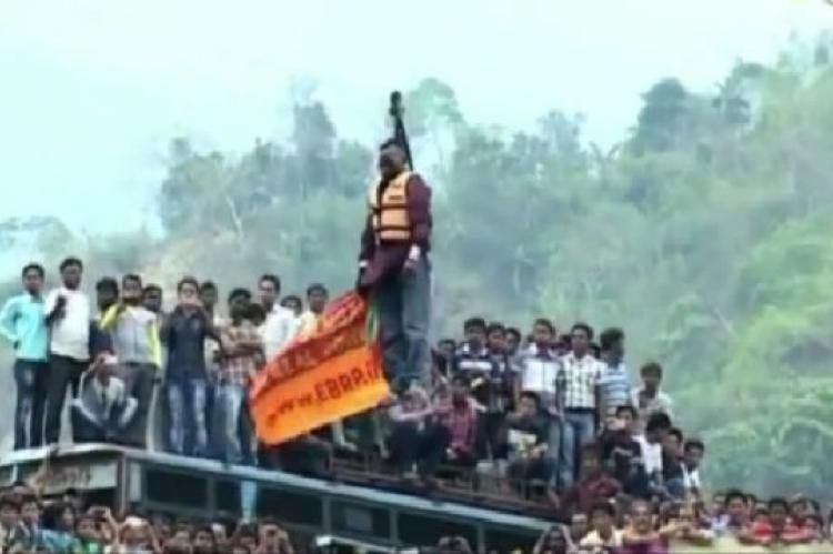 Sailendra Nath Roy intentaba cruzar el río Teesta colgado de su propio pelo