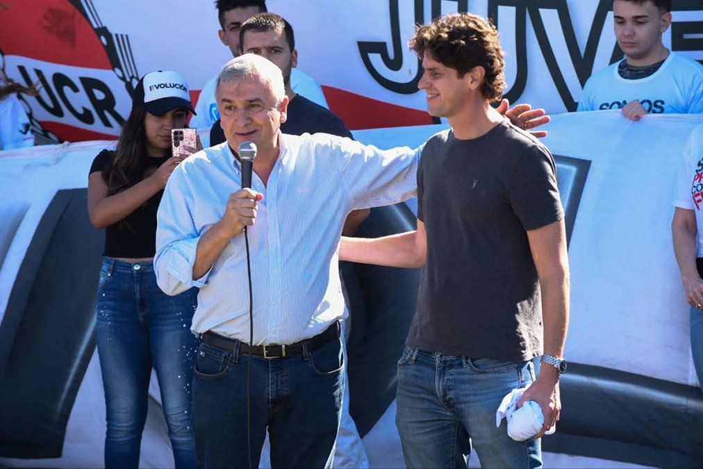 Gerardo Morales y Martín Lousteau con la Juventud Radical en parque Sarmiento&nbsp;