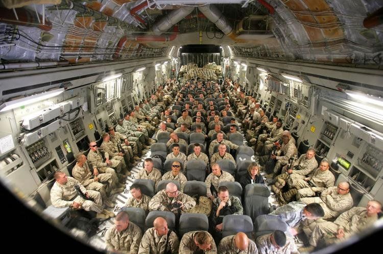 Un contingente de soldados de USA rumbo a Kandahar cuando reemplazaron a los canadienses.