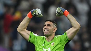 Dibu Martínez, el mejor por segundo año consecutivo Dibu Martínez, el mejor por segundo año consecutivo