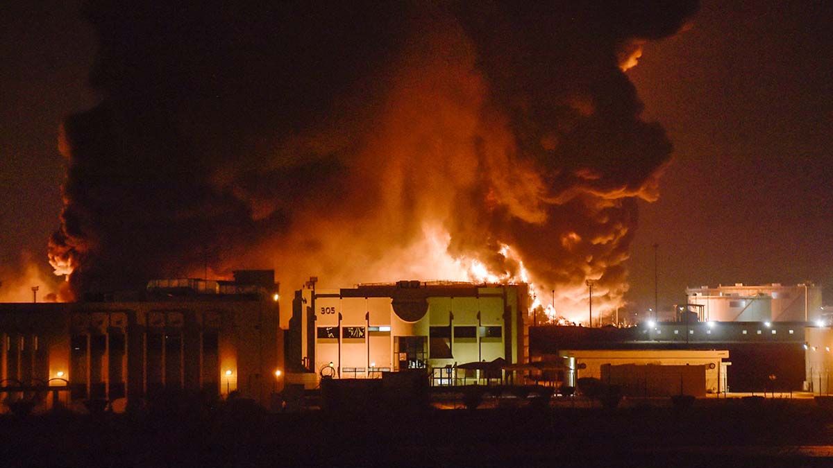 Una instalación petrolera fue bombardeada en la ciudad de Jeddah y peligra el Gran Premio de Arabia Saudita de la Fórmula 1 Internacional.