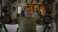 Terminator, o Arnold Schwarzenegger, ya casi octogenario, no deja de entrenar para seguir siendo indestructible, como el personaje de la película, duro como siempre pero para no doblegarse ante ningún dolor que se interponga en sus rutinas. Terminator, o Arnold Schwarzenegger, ya casi octogenario, no deja de entrenar para seguir siendo indestructible, como el personaje de la película, duro como siempre pero para no doblegarse ante ningún dolor que se interponga en sus rutinas.