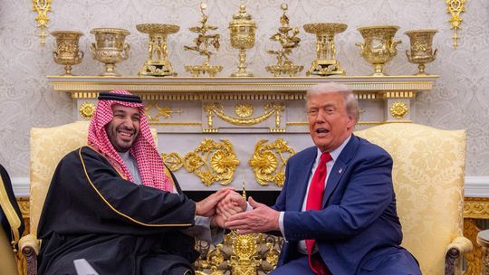 Arabia Saudita y Estados Unidos consoliidan su relacióm en defensa, comercio y tecnología. Arabia Saudita y Estados Unidos consoliidan su relacióm en defensa, comercio y tecnología.
