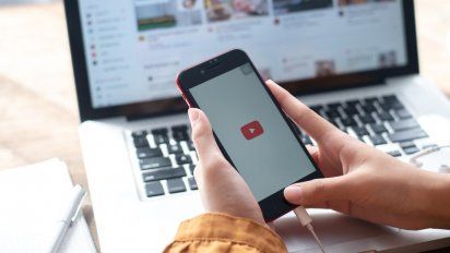 ¿Descargar videos de YouTube desde el celular es posible?