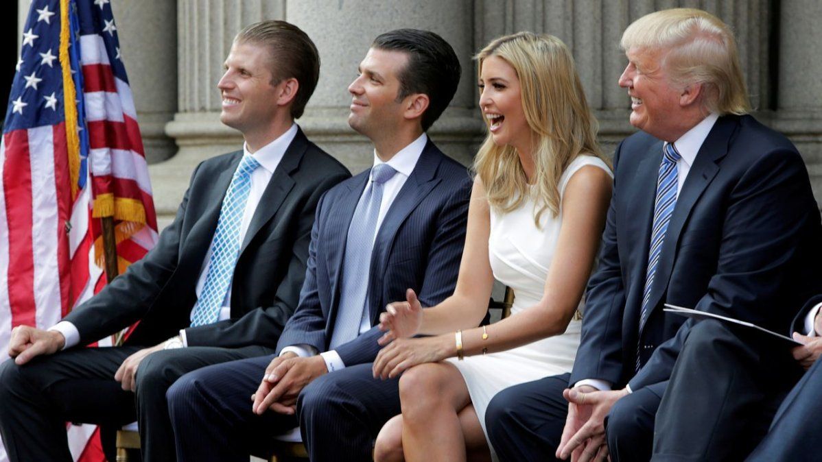 Donald Trump Jr., Eric Trump e Ivanka Trump y Donald Trump.