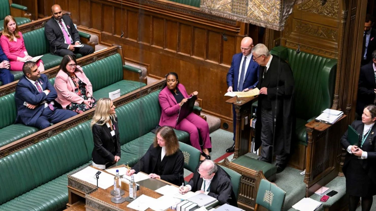 El parlamento británico aprobó el proyecto de ley por 330 a favor y 275 en contra. El parlamento británico aprobó el proyecto de ley por 330 a favor y 275 en contra.