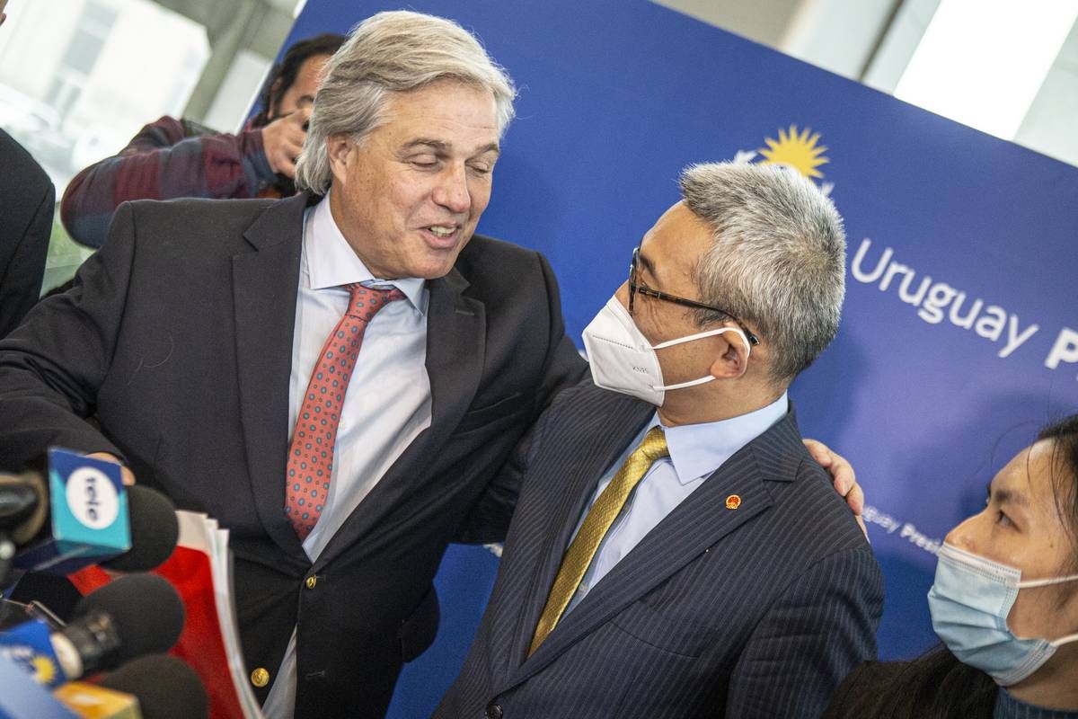 Francisco Bustillo y Cai Wei, luego de la conferencia en Torre Ejecutiva.