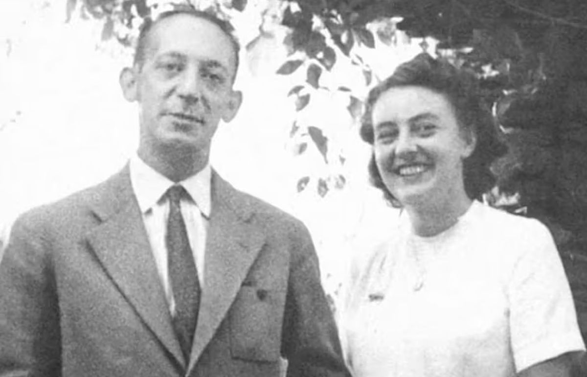 Después de establecerse en Argentina, conoció a Rodolfo Pasqualini en el laboratorio de Bernardo Houssay, de quién se enamoró y formaron una familia. Después de establecerse en Argentina, conoció a Rodolfo Pasqualini en el laboratorio de Bernardo Houssay, de quién se enamoró y formaron una familia.