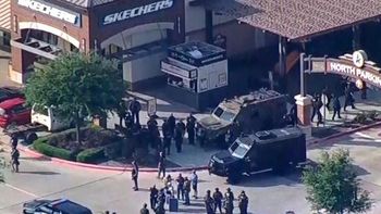 Nueva masacre en un Shopping de Texas advierte por la peligrosa portación de armas en USA sin capacitación ni competencia. Nueva masacre en un Shopping de Texas advierte por la peligrosa portación de armas en USA sin capacitación ni competencia.