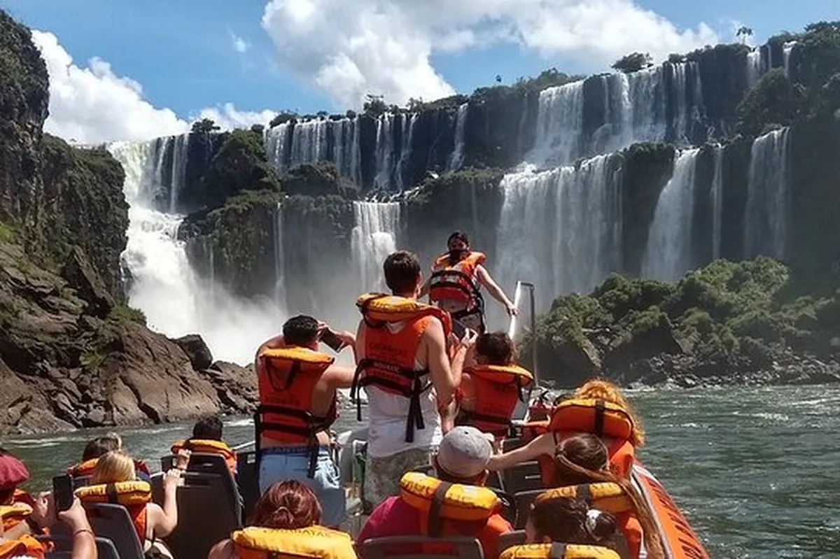 Feriado, finde largo o vacaciones, las Cataratas son un destino ideal para escaparse con familia o amigos. Feriado, finde largo o vacaciones, las Cataratas son un destino ideal para escaparse con familia o amigos.