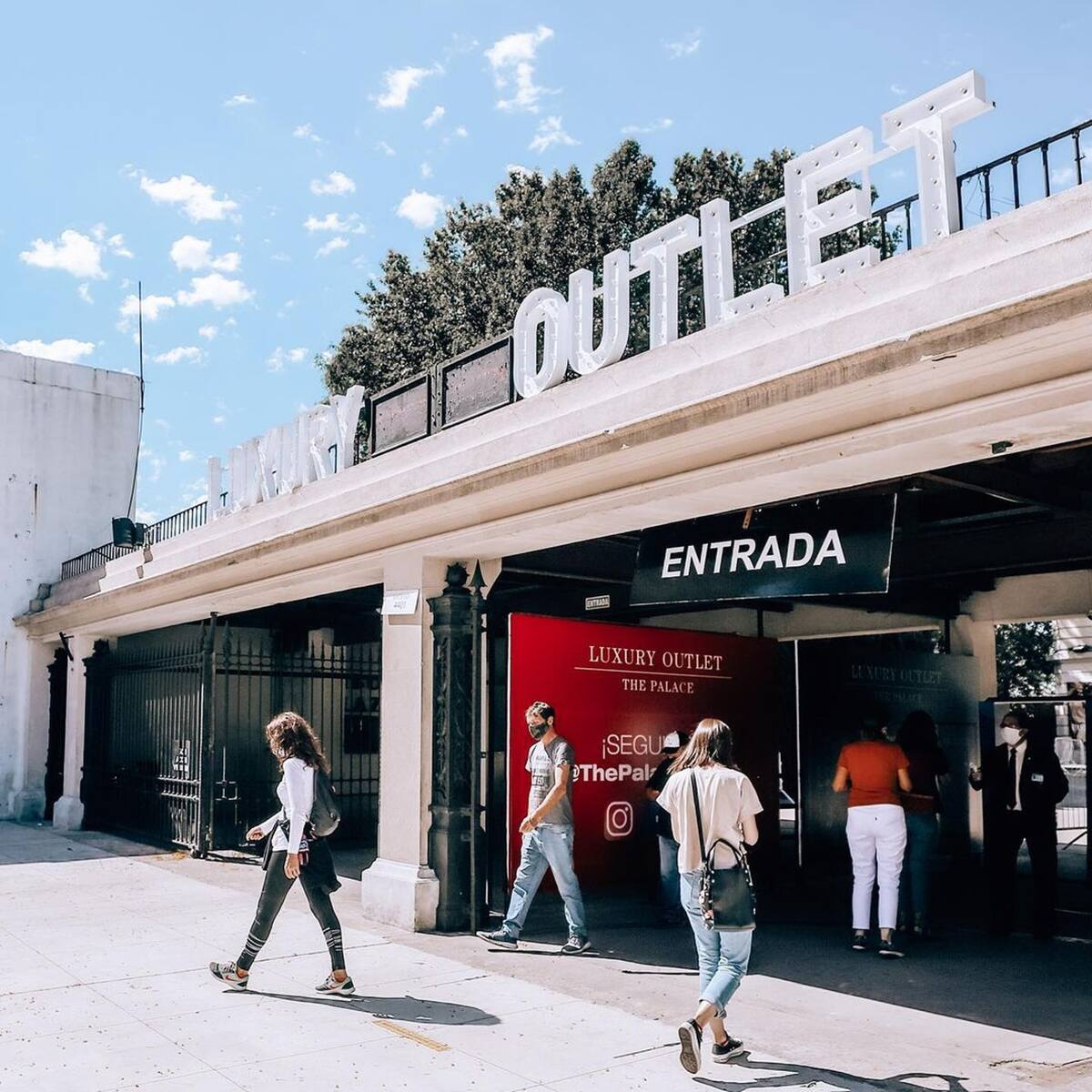 Un outlet lleno de ofertas en Buenos Aires. Un outlet lleno de ofertas en Buenos Aires.