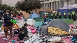altText(Venezolanos prefieren quedarse en Chile a volver a Venezuela)}