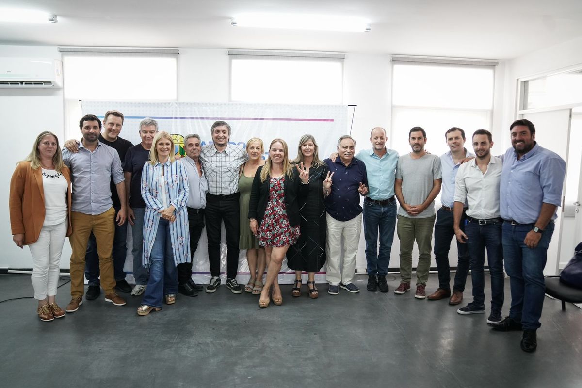 14/02, Máximo Kirchner junto a presidentes del PJ en La Plata.