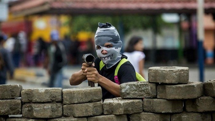 Enmascarados vigilan las calles en Nicaragua. Foto: Web