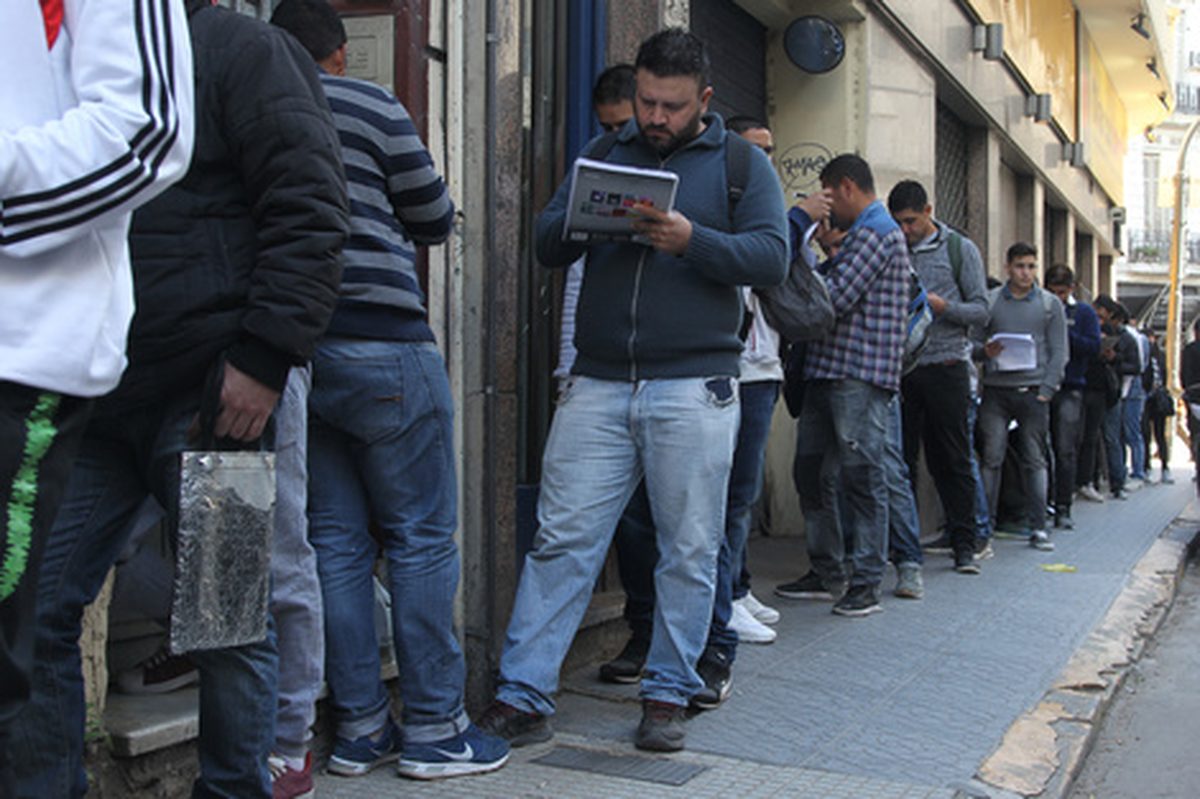 El mundo del trabajo, en crisis. El mundo del trabajo, en crisis.