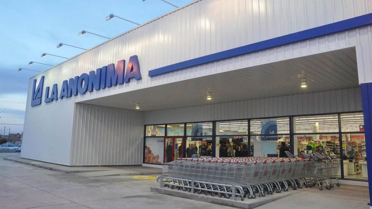 La empresa de supermercados La Anónima desafía la caída del consumo aunque conservó un resultado operativo positivo y avanzó con su plan de inversiones. La empresa de supermercados La Anónima desafía la caída del consumo aunque conservó un resultado operativo positivo y avanzó con su plan de inversiones.