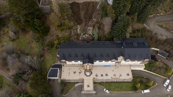En octubre, Obras Particulares había ordenado paralizar la obra en el hotel de Bariloche. En octubre, Obras Particulares había ordenado paralizar la obra en el hotel de Bariloche.