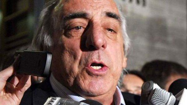 Roberto Fernández, titular de la UTA, quien tiene la última palabra para convocar al primer paro de colectivos del año. Roberto Fernández, titular de la UTA, quien tiene la última palabra para convocar al primer paro de colectivos del año.