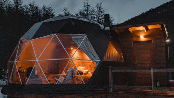 Se puede disfrutar una noche única en los glampings. Foto: Behance Se puede disfrutar una noche única en los glampings. Foto: Behance