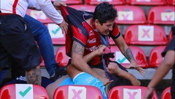 La campal entre Atlas y Querétaro que terminó en la suspensión de la Liga MX. La campal entre Atlas y Querétaro que terminó en la suspensión de la Liga MX.