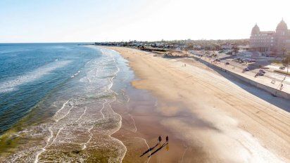 Aerolínea lanza vuelos entre playa argentina y del exterior