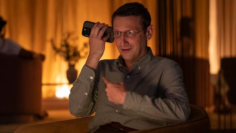 La miniserie de 8 episodios que mezcla humor y misterio de forma épica