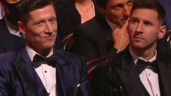 RobertLewandowski volvió a protestar tras perder el Balón de Oro en 2021 a manos deLionel Messi: “No entendí por qué”. RobertLewandowski volvió a protestar tras perder el Balón de Oro en 2021 a manos deLionel Messi: “No entendí por qué”.