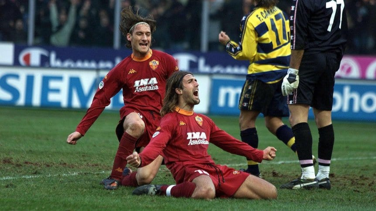 Logró ser el máximo goleador de la AS Roma. Su traspaso al club fue el segundo más caro de la historia. Logró ser el máximo goleador de la AS Roma. Su traspaso al club fue el segundo más caro de la historia.