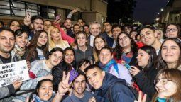 altText(Las encuestas no detectaron el voto joven a F-F)}
