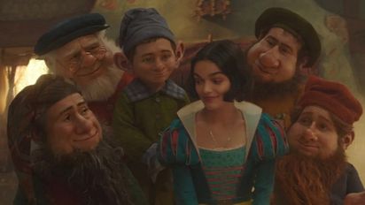 Disney apuesta por una Blancanieves moderna pero es tan retrógrada como la de 1937