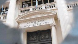 altText(El BCRA obliga a los bancos a pedir autorización para girar ganancias)}