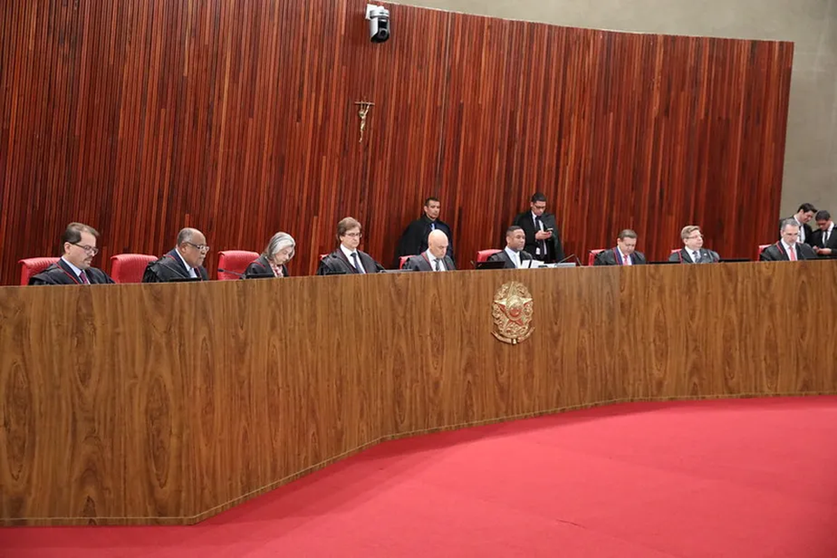Sesi&oacute;n del TSE durante juicio por demanda que podr&iacute;a inhabilitar a Jair Bolsonaro&nbsp;Alejandro Zambrana/TSE