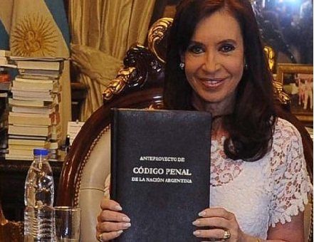 Cristina Fernández de Kirchner promueve la reforma del Código Penal pero el texto provoca controversias. Probablemente no refleja el espíritu prevaleciente en la sociedad sino, apenas, a una minoría.