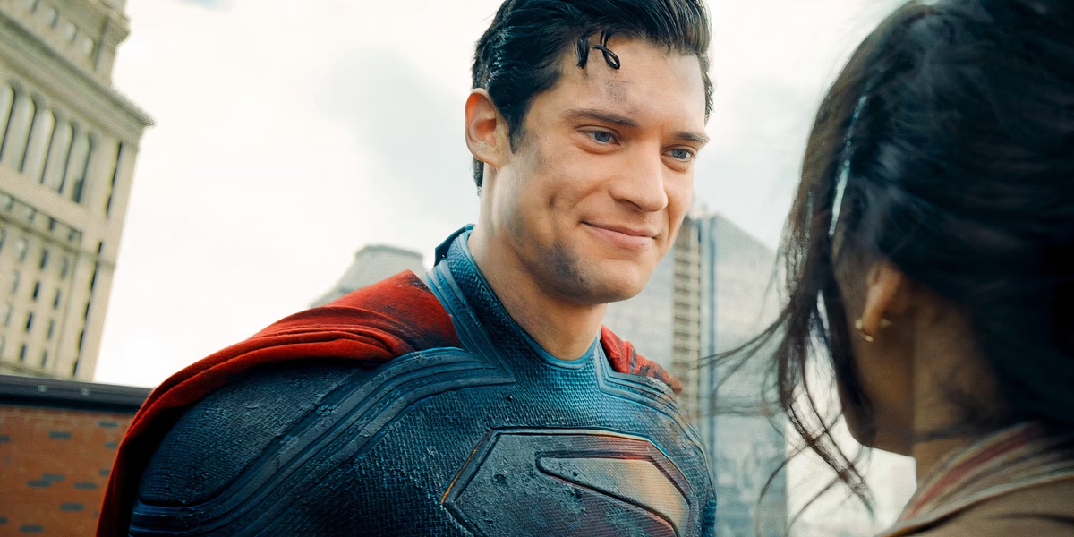 La nueva película de Superman recibió críticas muy positivas por su mezcla de acción, humor y emoción. Destacan la química entre David Corenswet y Rachel Brosnahan (Superman y Lois) y la humanidad del personaje. La nueva película de Superman recibió críticas muy positivas por su mezcla de acción, humor y emoción. Destacan la química entre David Corenswet y Rachel Brosnahan (Superman y Lois) y la humanidad del personaje.