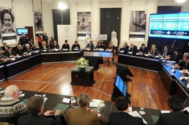 @CFKArgentina: No somos neutrales. El desafío que viene en la Argentina es seguir consolidando la redistribución del ingreso. Una pregunta: ¿y sobre la acumulación qué tiene para decir? No se puede distribuir si no se acumula, y la acumulación está dand