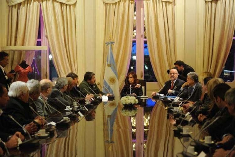 Cristina Fernández en una vieja reunión con la CGT que encabeza Antonio Caló.