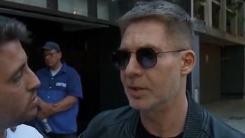 Adrián Suar mostró los dientes y desmintió a Pampita al confirmar su salida de El Trece. Adrián Suar mostró los dientes y desmintió a Pampita al confirmar su salida de El Trece.