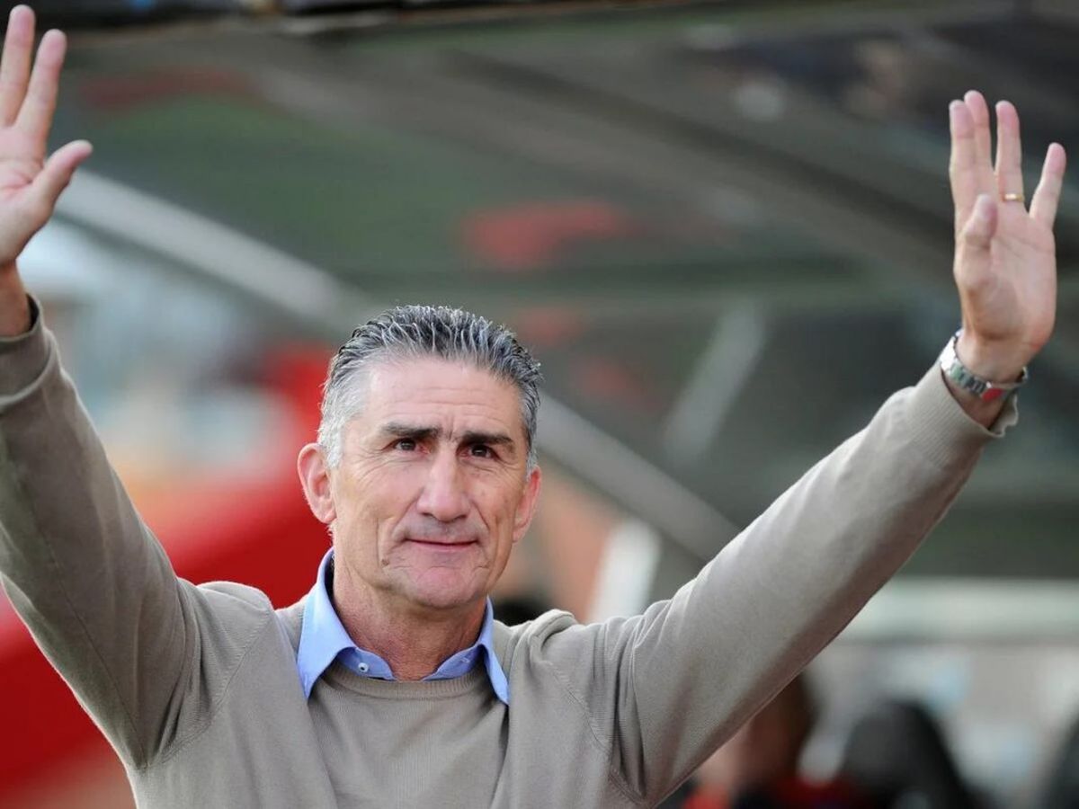 El Patón despidiéndose siendo muy querido por la gente de San Lorenzo en su último partido allí