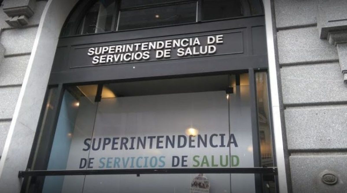 Al retraso en el giro del dinero para la atención del afiliado, se están sumando cuestionables diferencias en la distribución de los fondos a las obras sociales. Y los gremios apuntan al titular de la Superintendencia de Salud.