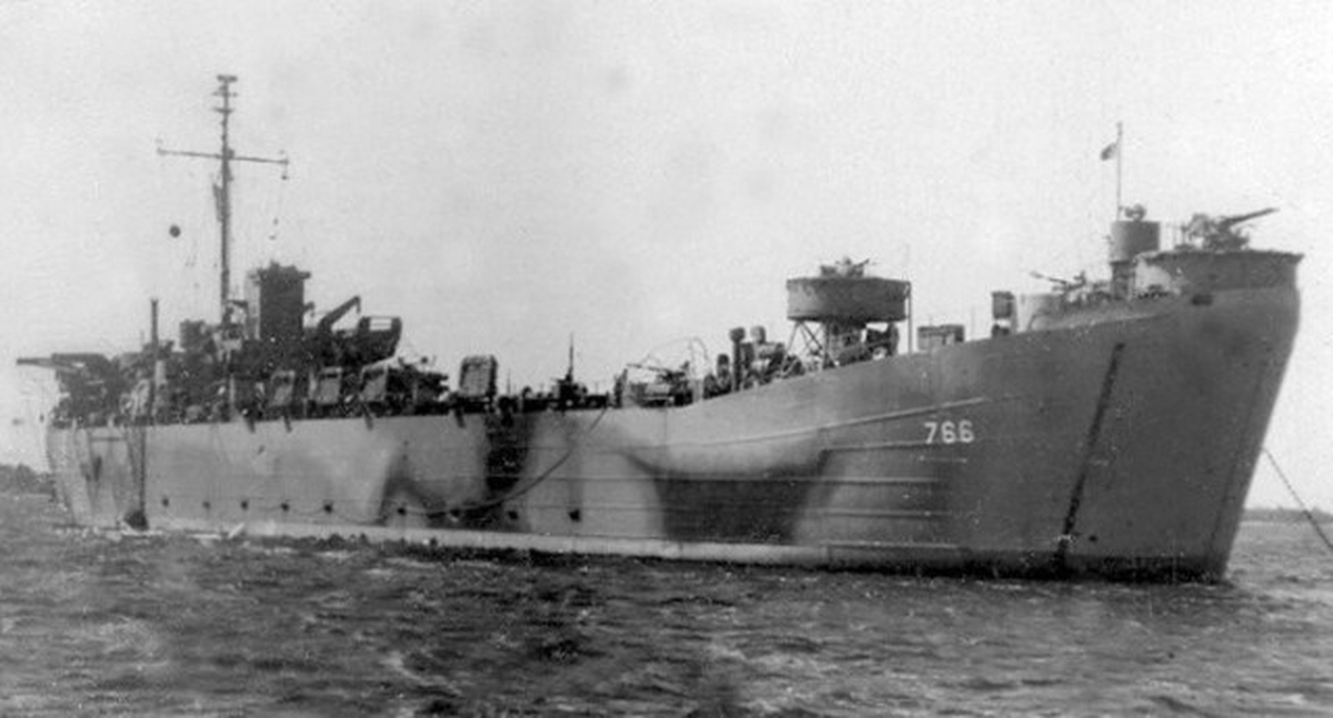 Con cuatro viejas barcazas de desembarco de la Segunda Guerra Mundial de la marina estadounidense, fundaron la Compañía Naviera Perez Companc SACFIMFA que se dedicó al transporte de lana de ovina desde la provincia de Santa Cruz. Con cuatro viejas barcazas de desembarco de la Segunda Guerra Mundial de la marina estadounidense, fundaron la Compañía Naviera Perez Companc SACFIMFA que se dedicó al transporte de lana de ovina desde la provincia de Santa Cruz.