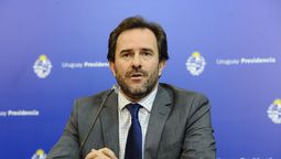 altText(Lacalle Pou cambia ministro de los rollos de papel higiénico)}